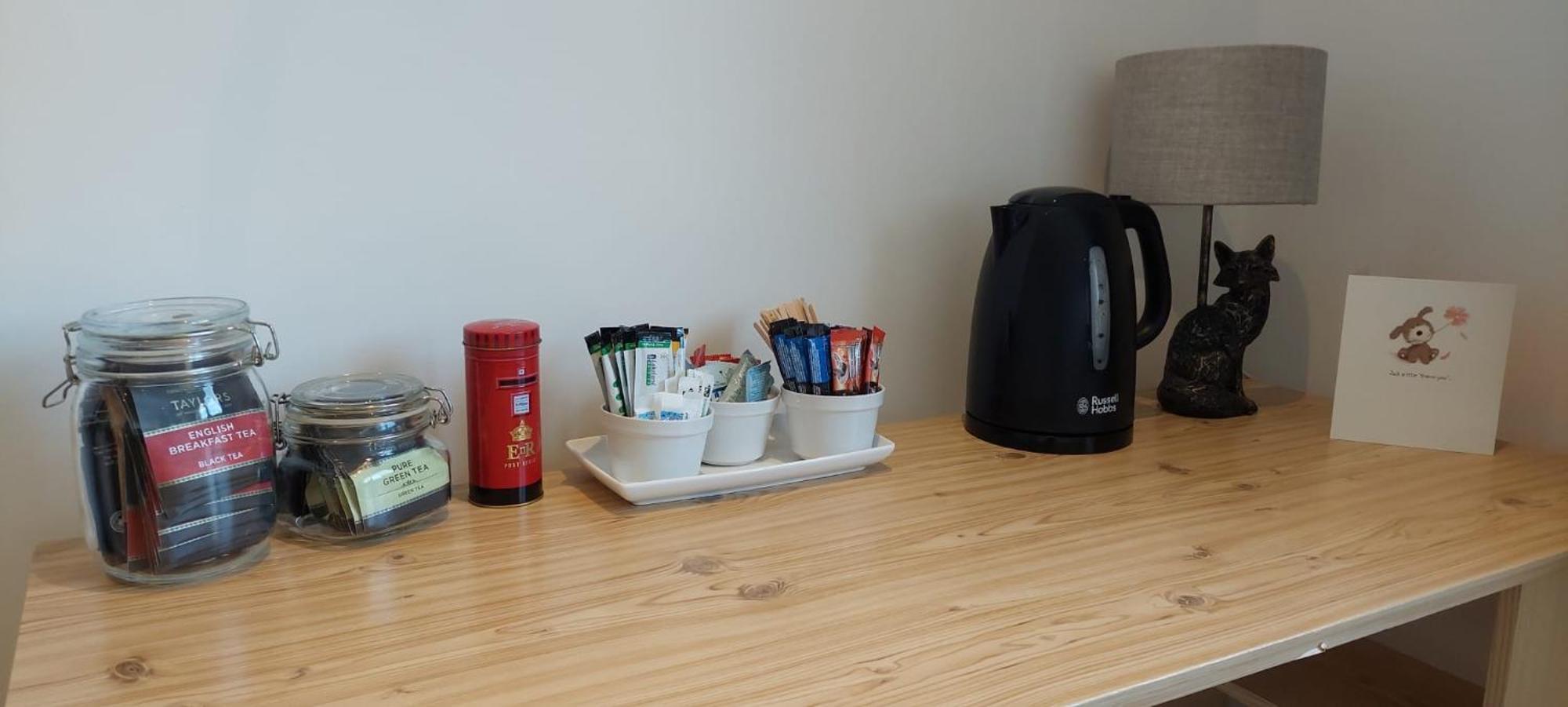 Lovely Rooms, Great Transport, Airport Bus, 5 Mins To Beach, Great Value — Photos 1
